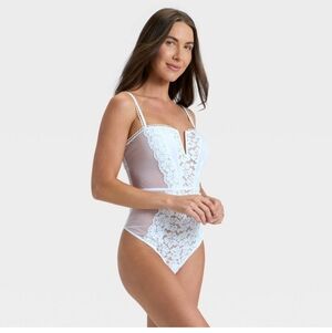 Auden Crochet Lace V Wire Lingerie Bodysuit Size Small White New